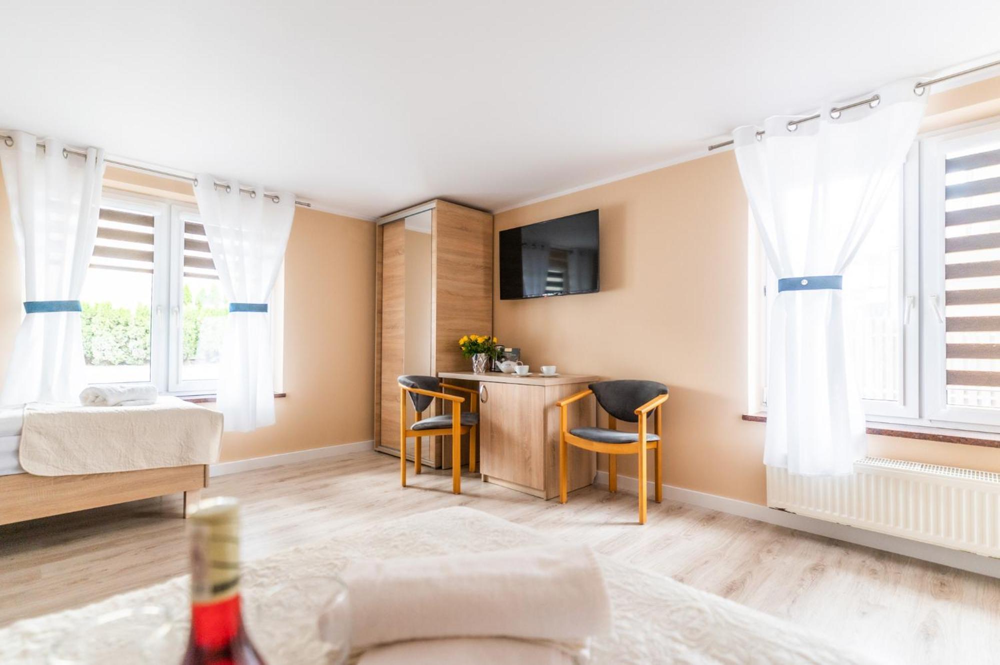 Reveliqa2 - Pokoje Goscinne I Apartamenty Pobierowo Exterior photo