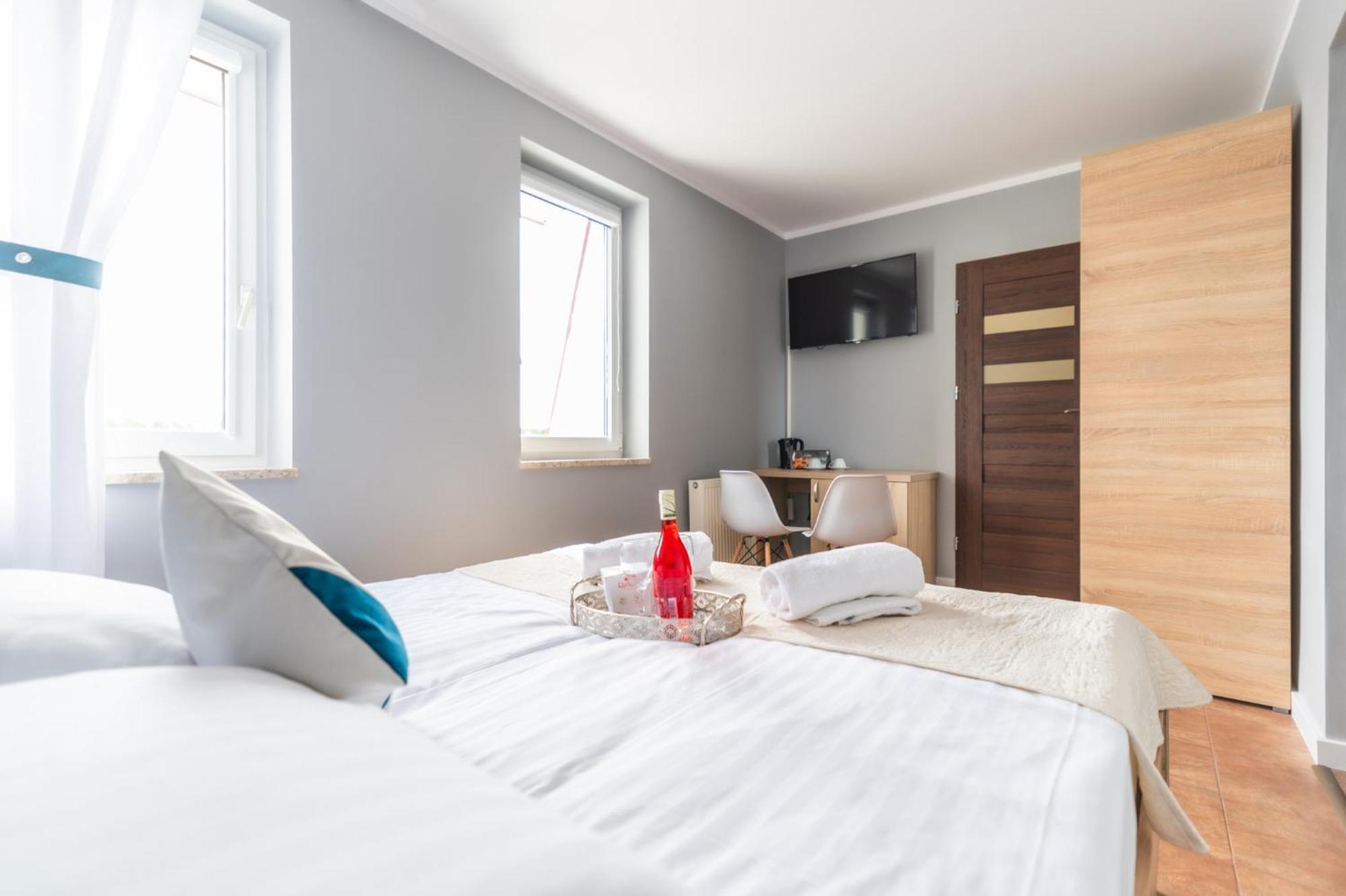 Reveliqa2 - Pokoje Goscinne I Apartamenty Pobierowo Exterior photo