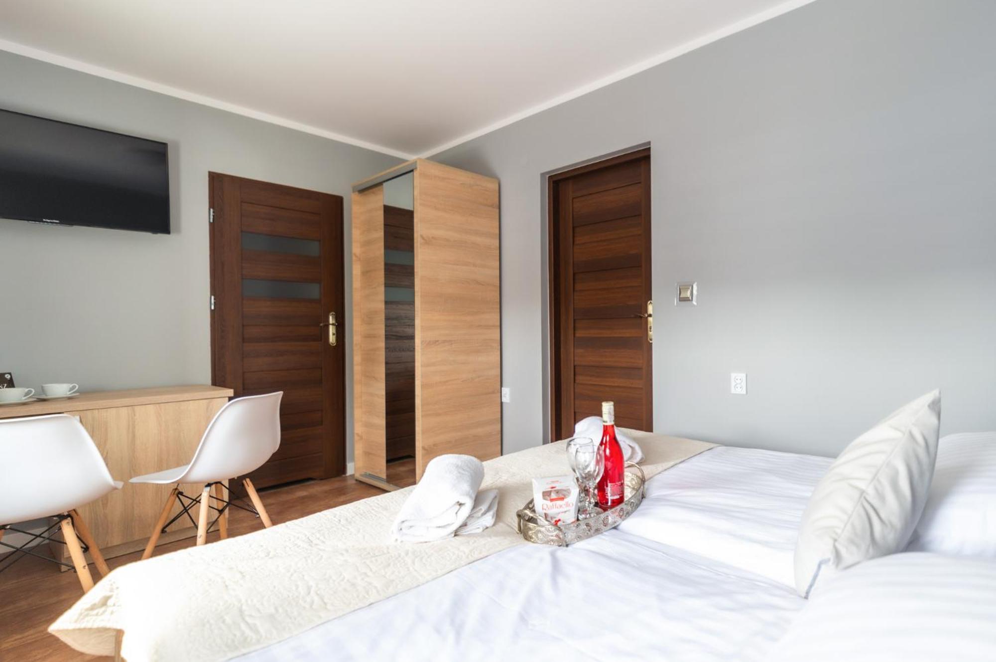 Reveliqa2 - Pokoje Goscinne I Apartamenty Pobierowo Exterior photo