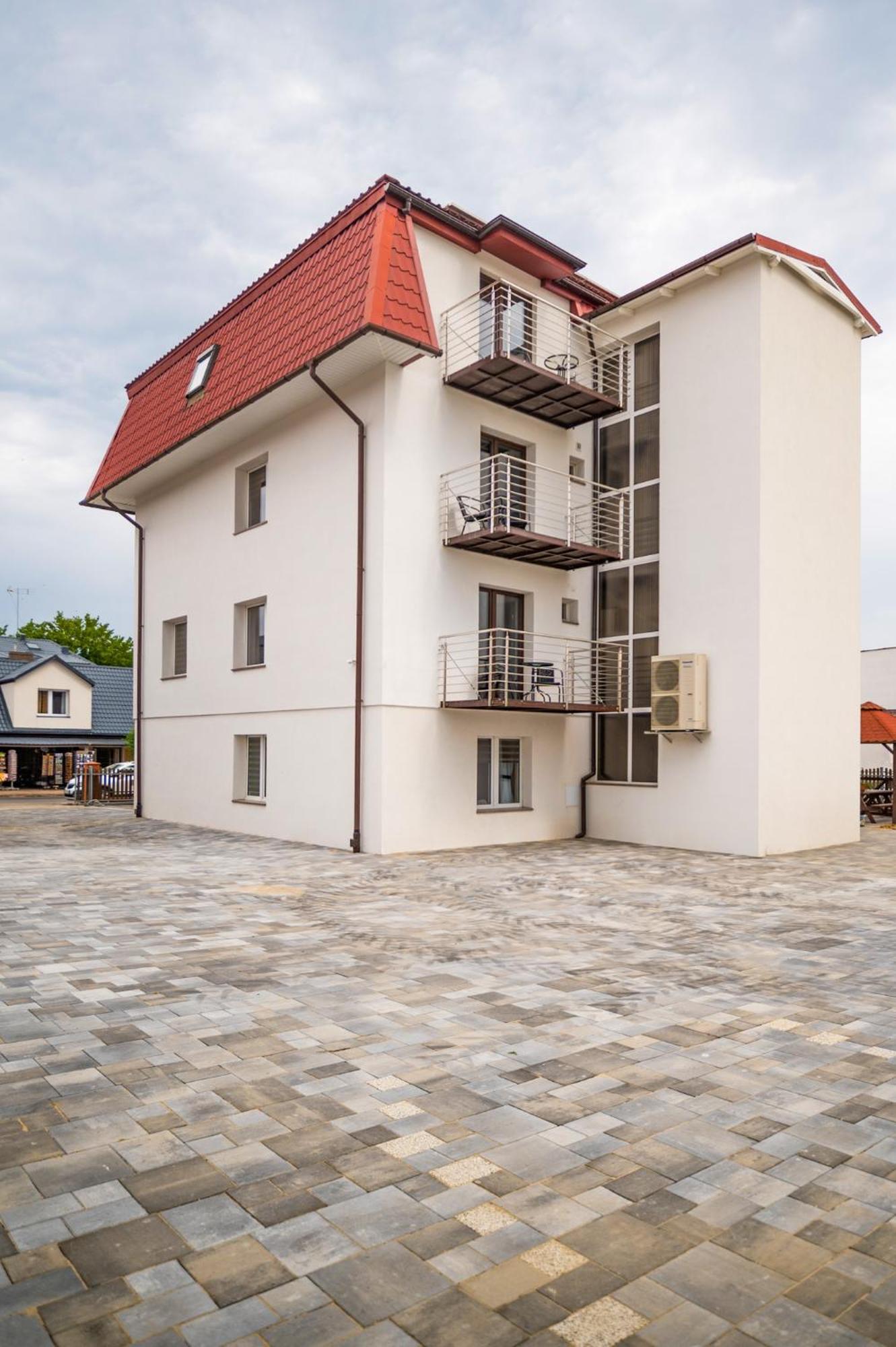 Reveliqa2 - Pokoje Goscinne I Apartamenty Pobierowo Exterior photo