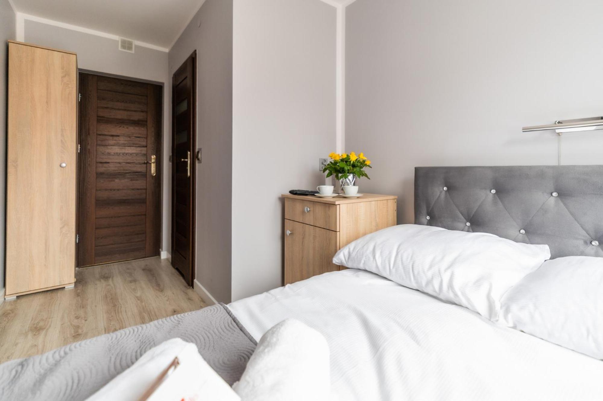 Reveliqa2 - Pokoje Goscinne I Apartamenty Pobierowo Exterior photo